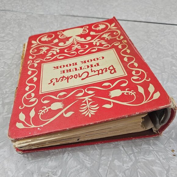 Betty Crockers Red Picture Cookbook Hardcover ephemera paper 5 ring binder flaws - Picture 4 of 11